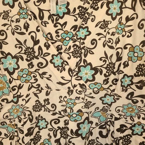 (406) Nick and Sarah Woman's Blouse, Size: 1X Color: White, Black, and Blue - Picture 6 of 16